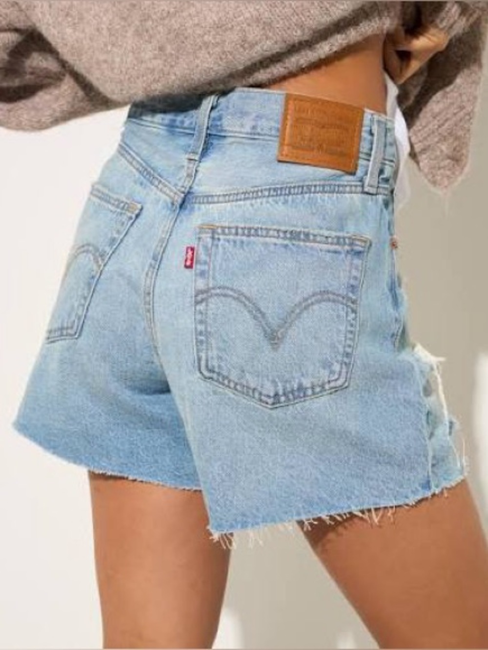Levi’s Ribcage denim jean shorts size 27 - mint condition